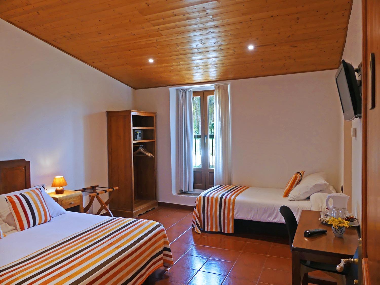 Hotel & Golf Ca La Caputxeta กัสเตโย เดมปูเรียส ภายนอก รูปภาพ